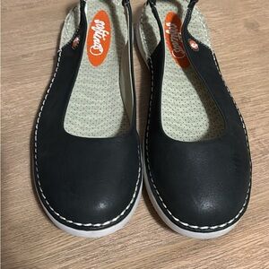 Softinos by FLY London Leather Black Sandals Size 6.5 - 7  (size 37) A-7